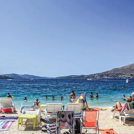 Two-bedroom In Okrug Gornji Appartamento *