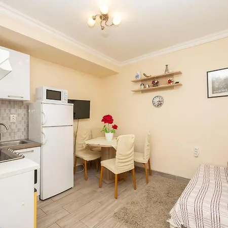 Two-bedroom In Okrug Gornji * Traù