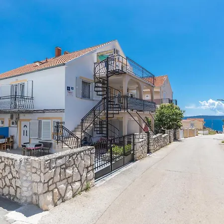 2 Bedroom Gorgeous Apartment In Okrug Gornji