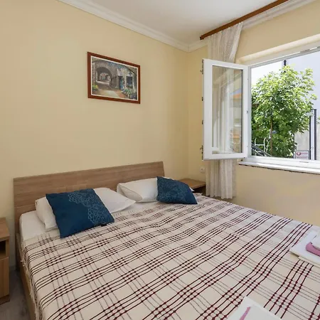 2 Bedroom Gorgeous Apartment In Okrug Gornji * トロギール