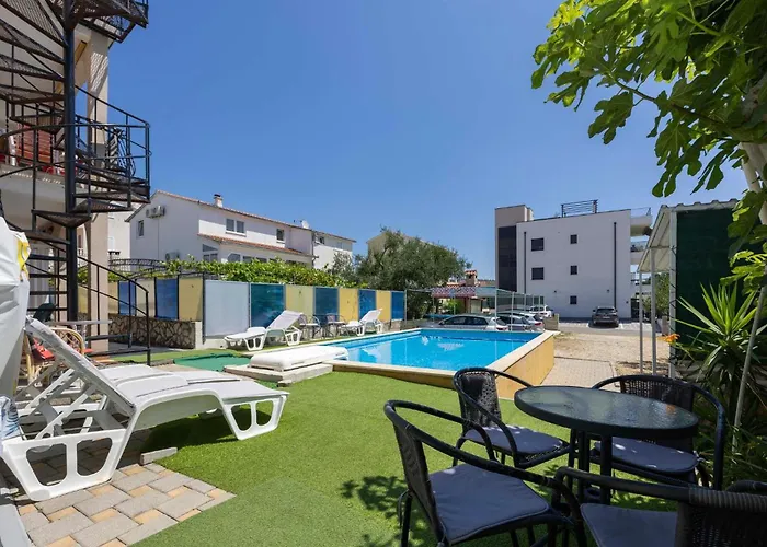 Two-bedroom In Okrug Gornji Apartament *